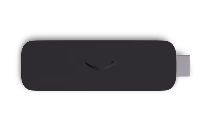 Media player de streaming Amazon Fire TV Stick com o logotipo na parte superior e conector HDMI na lateral.