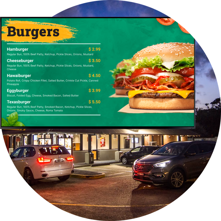 ТВ меню drive-thru с бургерами ночью и машинами на полосе